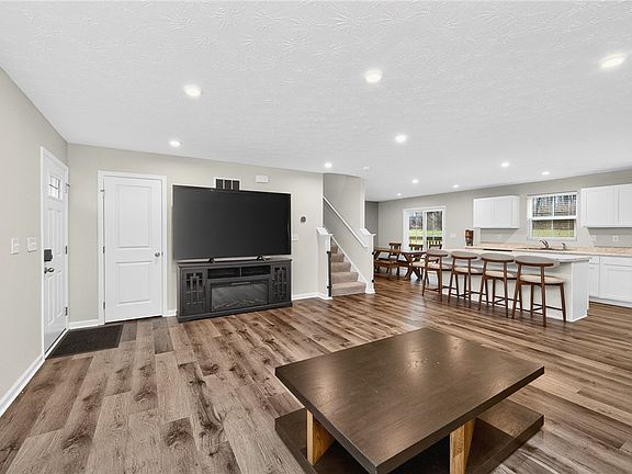 5th image of 6891 Riverview Ave