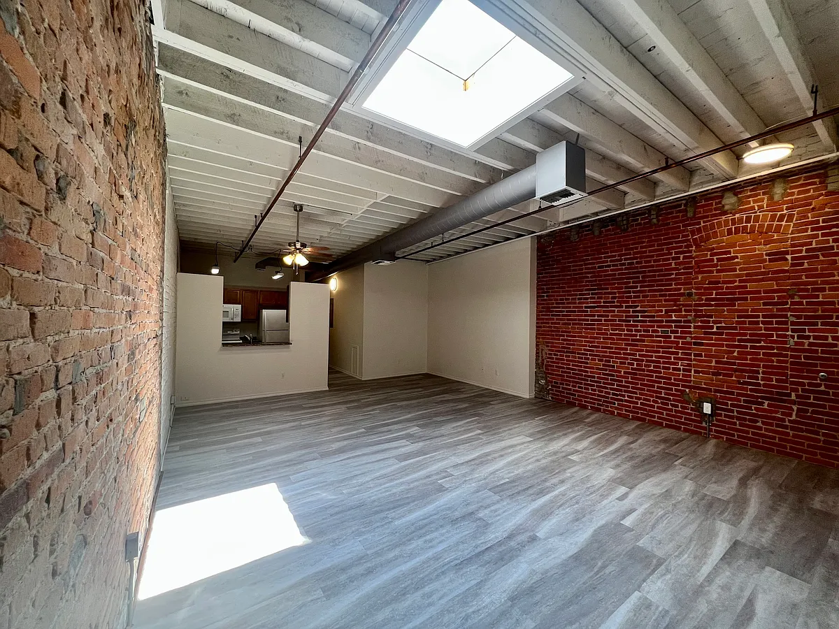 Building Photo - 215 S 4th Ave #2B