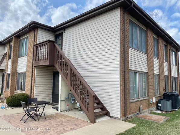 40 Meadow Pl APT N, Staten Island, NY 10306