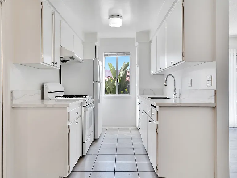 1522 Euclid Ave #11 — Photo 7