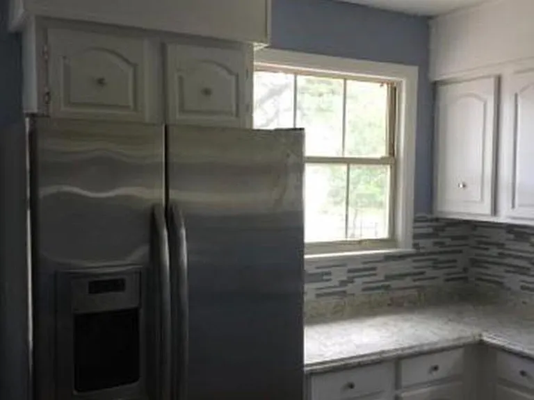 5103 Kingsbury St — Photo 2