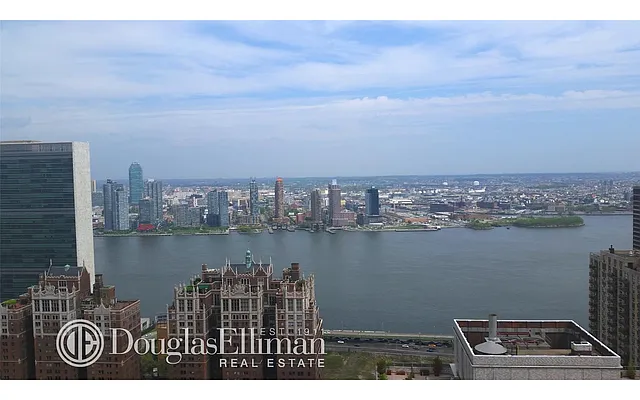 Rented by Douglas Elliman | media 37