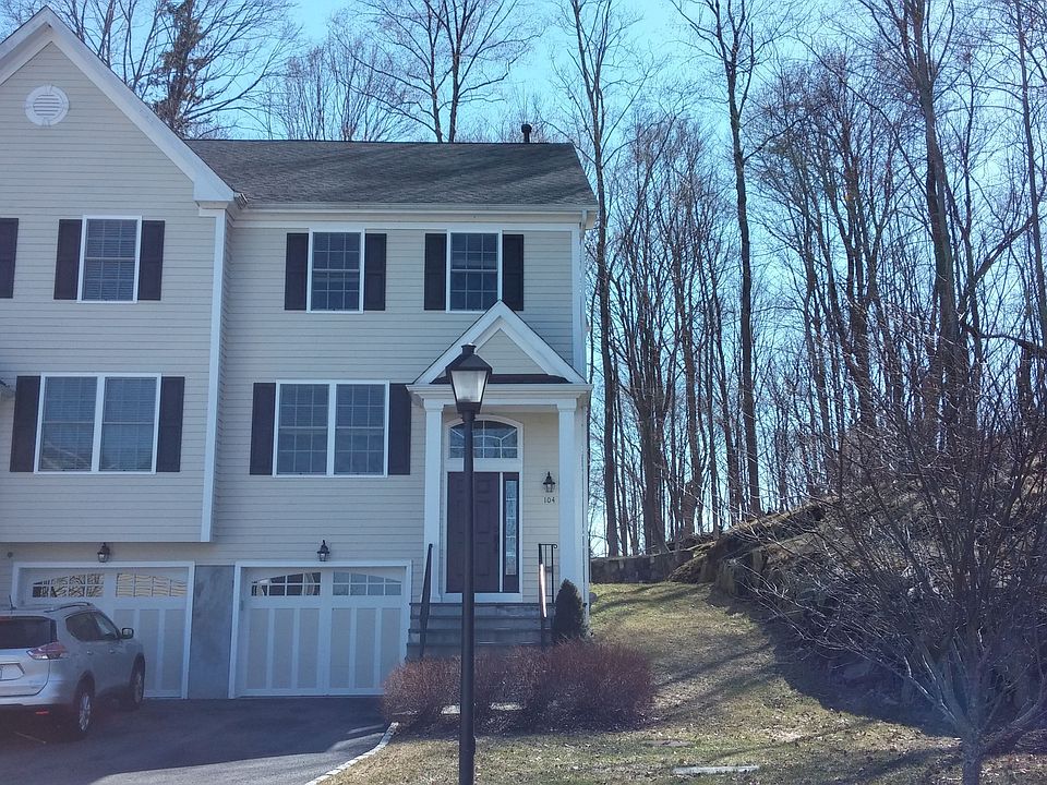 1st image of 104 Villa Ct