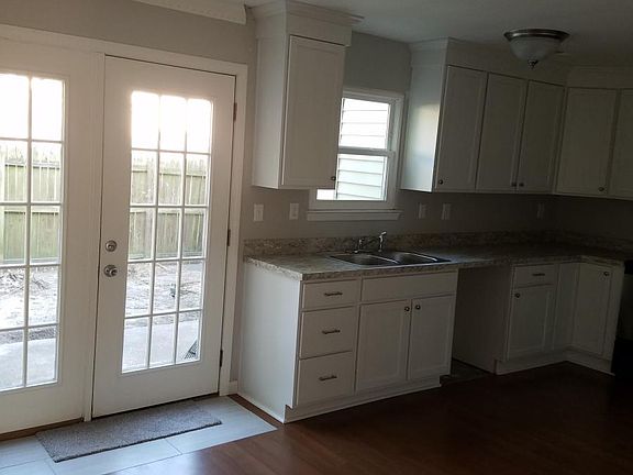 4th image of 1221 Mill Lake Quarter
