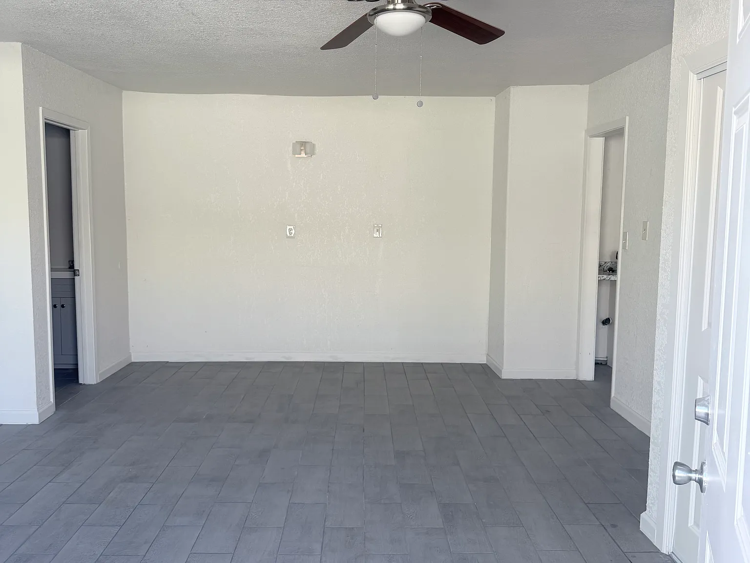 Studio, 910 sqft, $1,000 — Photo 2