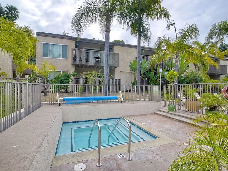 8545 Villa La Jolla Dr #H — Photo 14