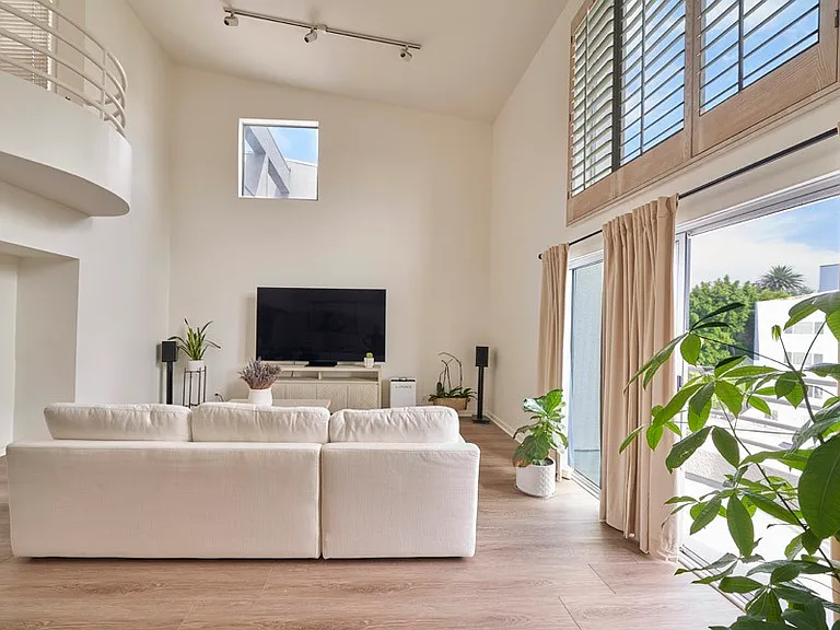1617 S Beverly Glen Blvd #303 — Photo 3