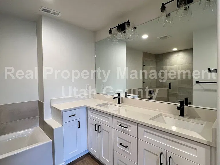 608 E 340 S — Photo 24