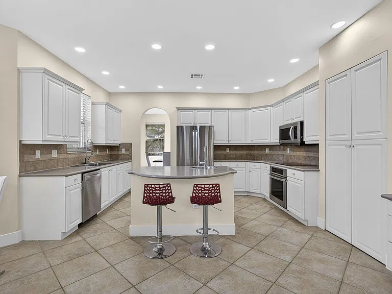 1724 Annandale Cir — Photo 28