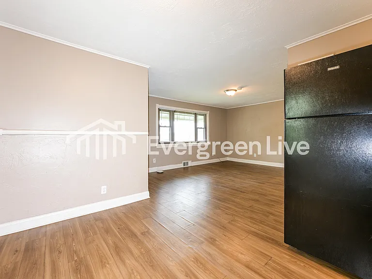 333 Foster Rd — Photo 7
