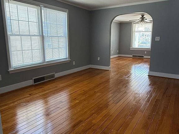 3rd image of 811 Osborne St