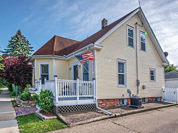 3rd image of 1414 Morton Ave
