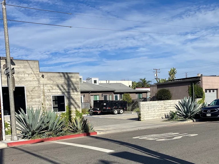 706 E Haley St #C — Photo 1