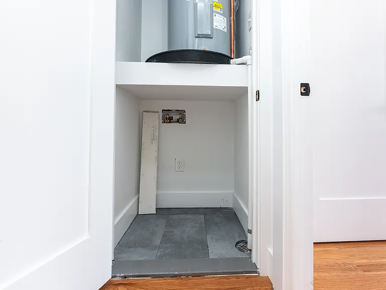 236 Montrose Ave #2A — Photo 13