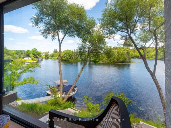 32 Brunel Rd S #202, Huntsville, ON P1H 1P5