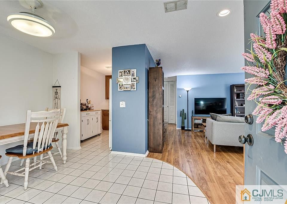 1009 Harbour Club Dr 1009, Parlin, NJ 08859 Zillow