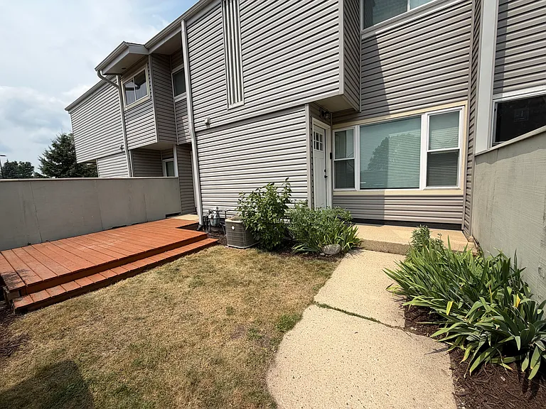 543 East Blf — Photo 13