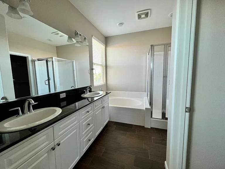3558 Sussex Ave — Photo 15
