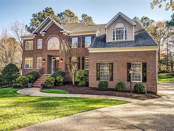 2nd image of 6013 Treyburn Pl