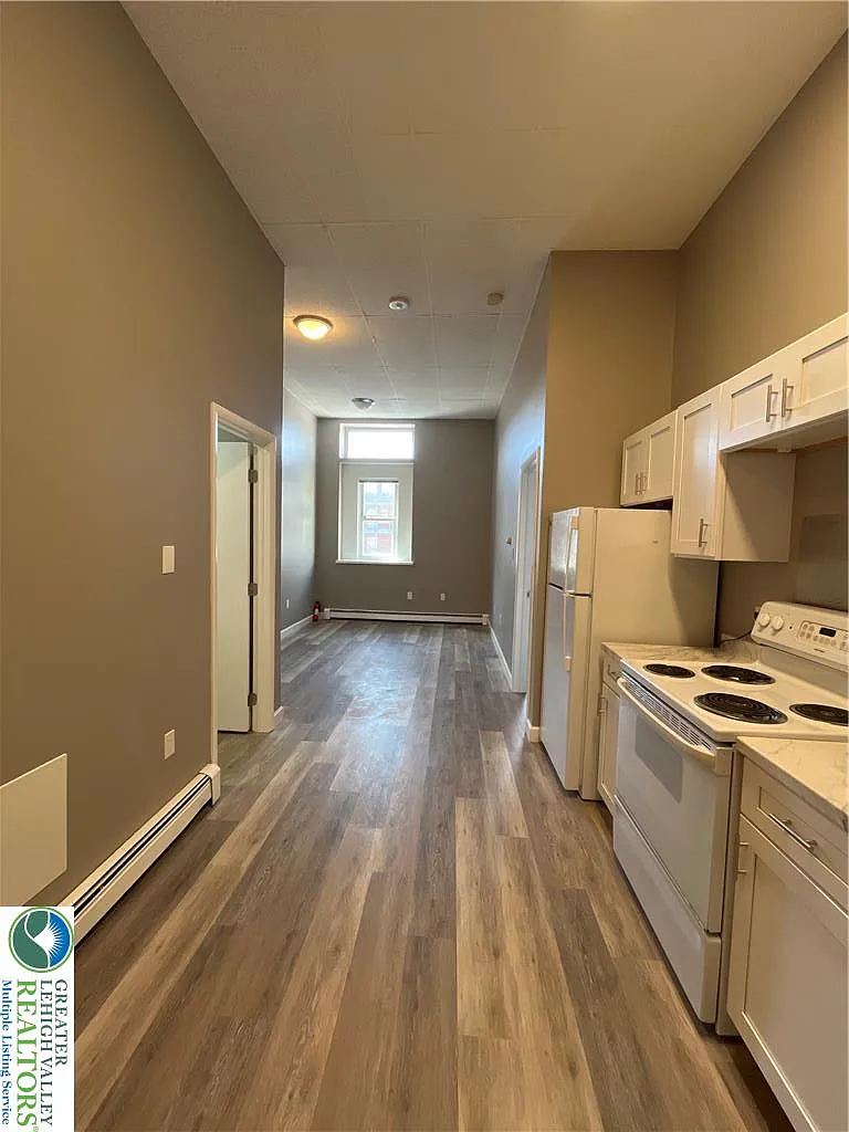 1 bed, 610 sqft, $1,150 — Photo 2
