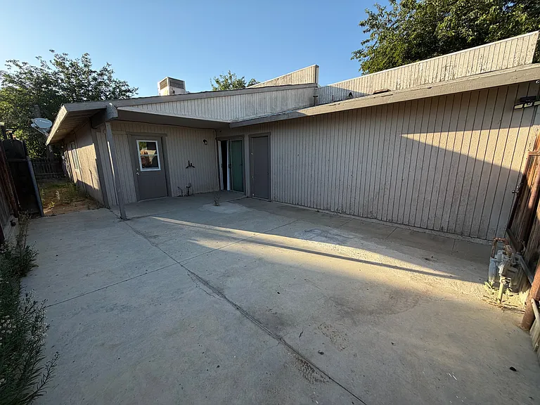 665 S Coalinga St — Photo 25