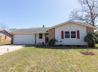 141 Deville Dr, Mary Esther, FL 32569