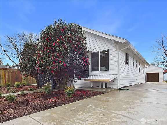 2nd image of 305 Meadow Avenue N