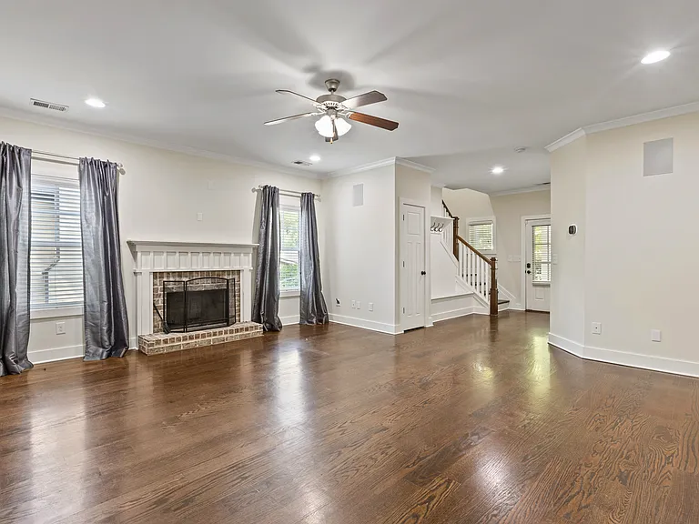 1455 Reynolds Dr — Photo 5
