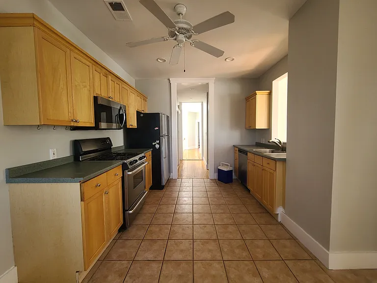347 W 4th St #3 — Photo 8