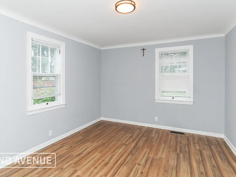 1522 Kinney Ave — Photo 8