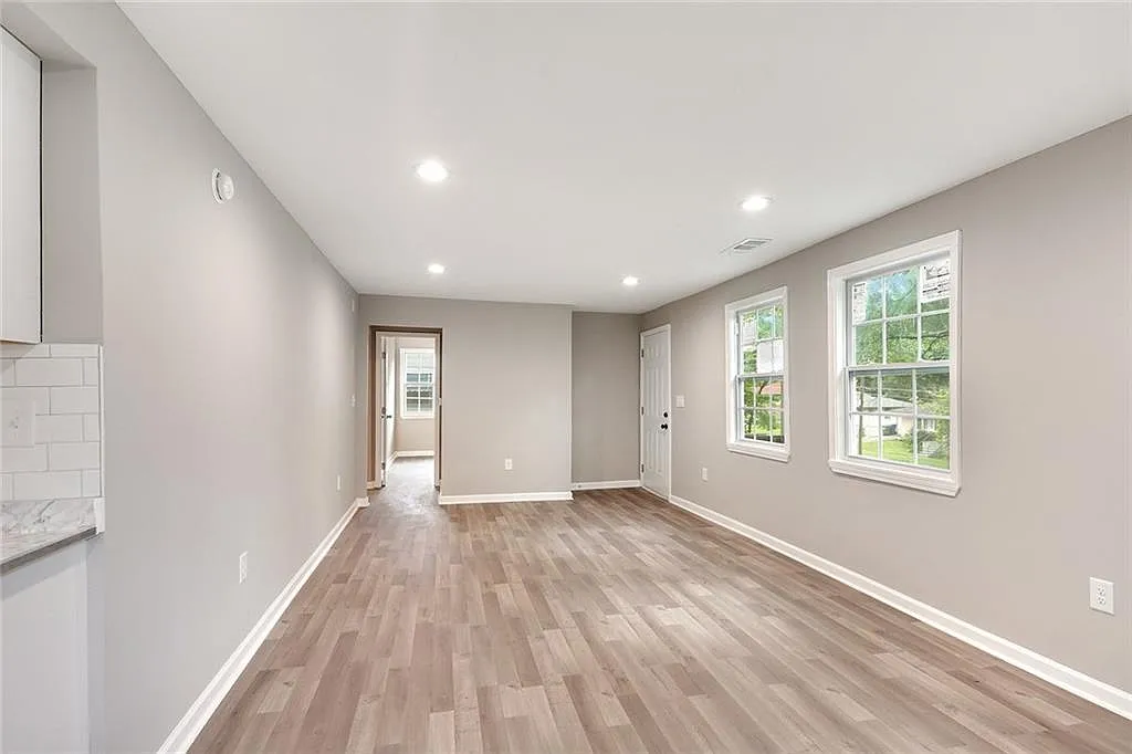 3 bed, 2.0 bath, 1092 sqft, $1,900 — Photo 4
