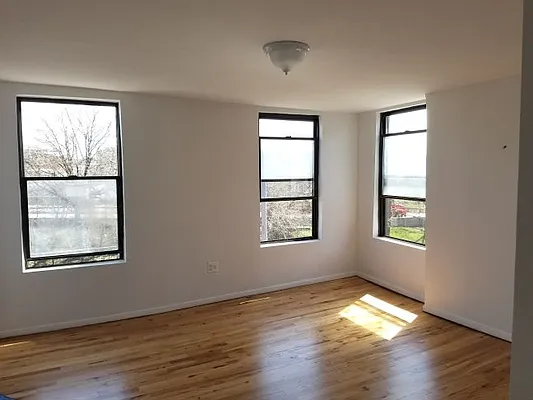 Rented by MCR Realty | media 15