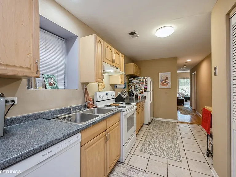 845 W Leland Ave #2 — Photo 4