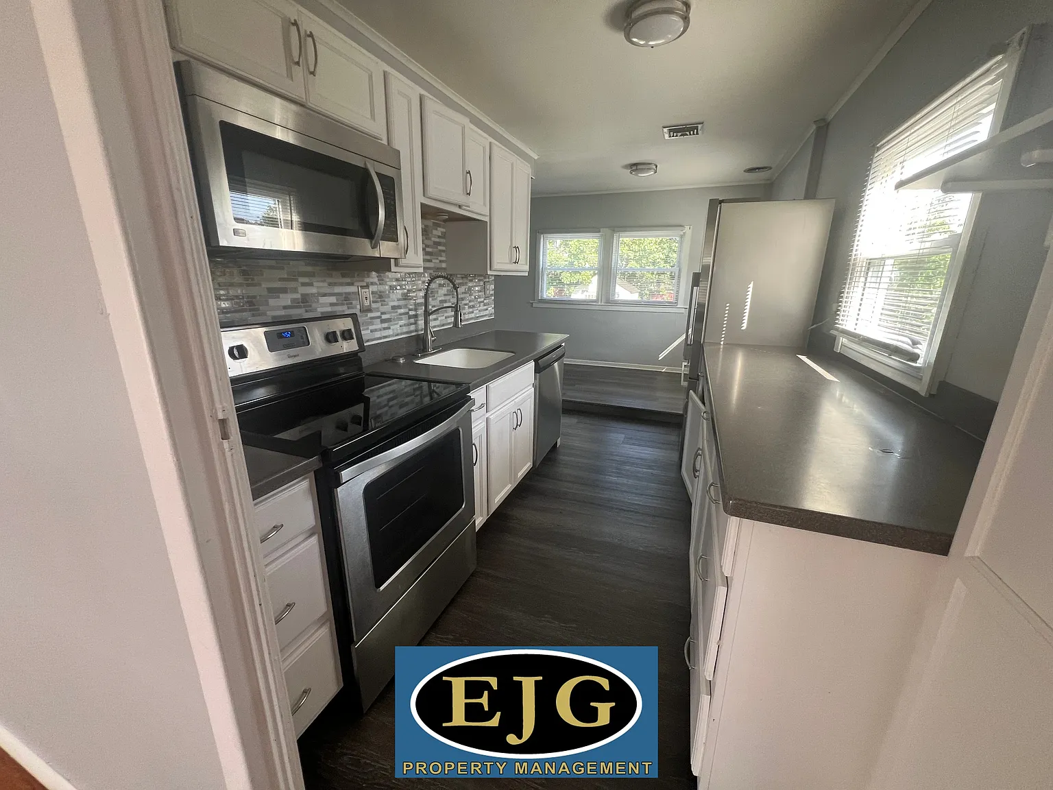 3 bed, 982 sqft, $3,000 — Photo 2