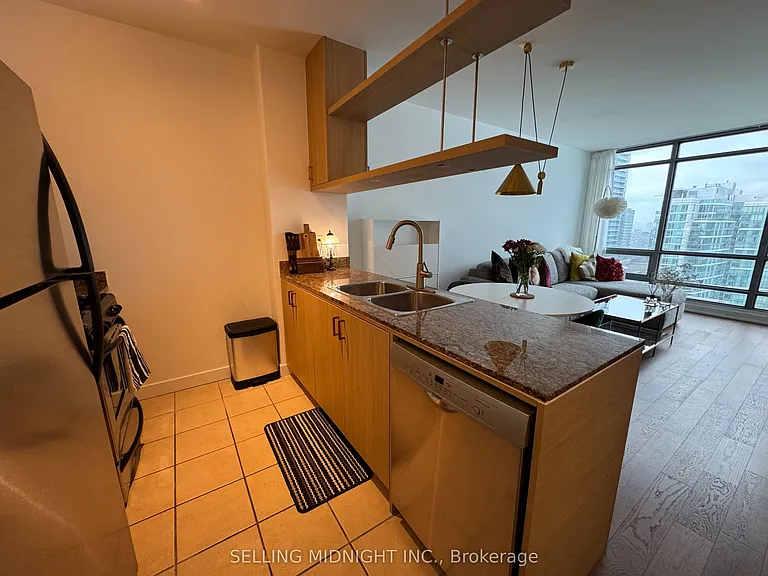 5 Mariner Ter #3609 — Photo 2