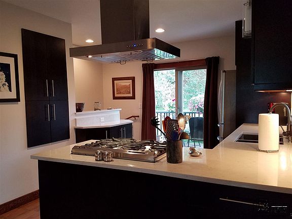 3rd image of 1551 Woodbridge Ct