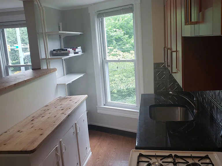 Roland Ave — Photo 23