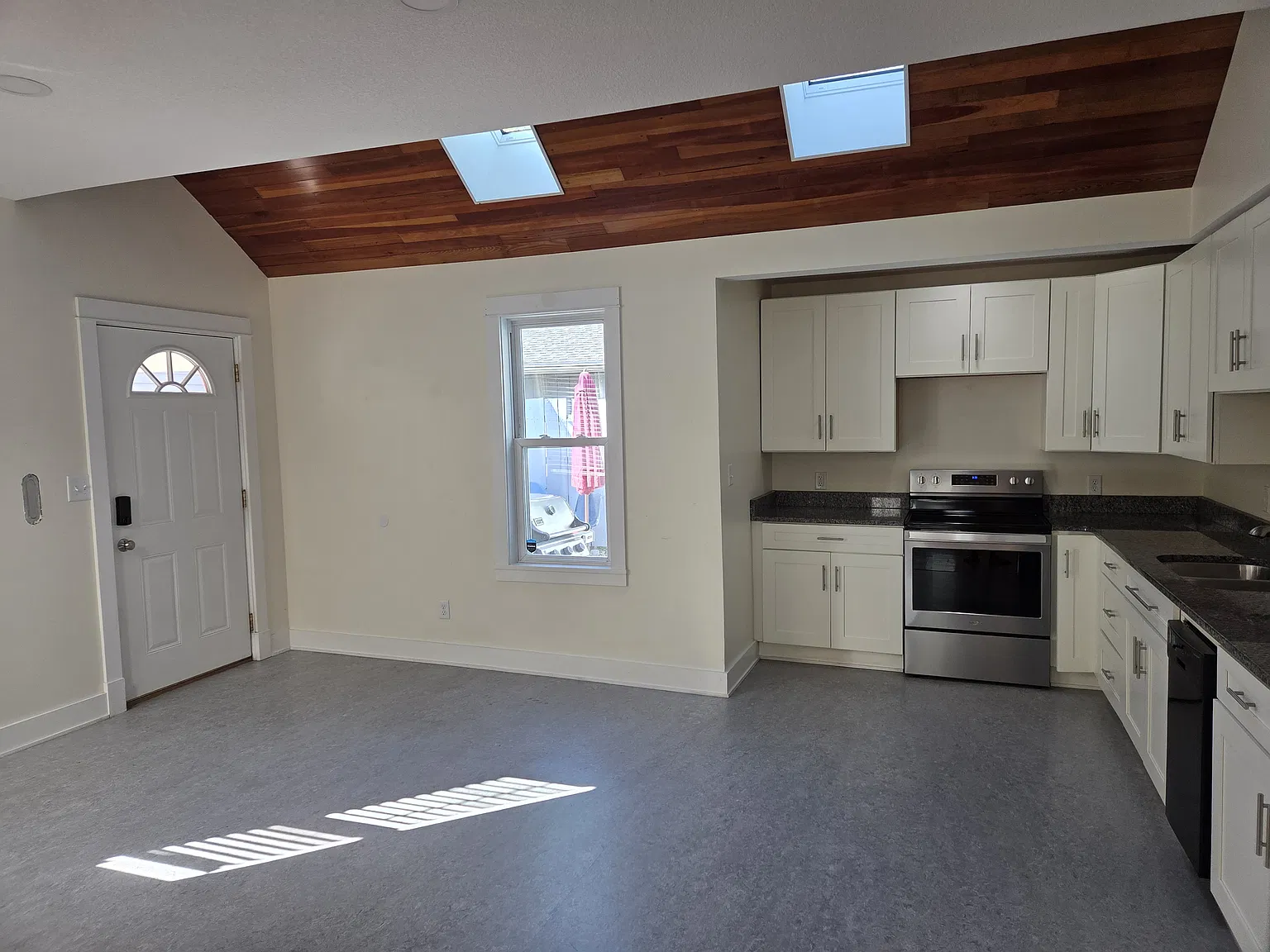 3 bed, 1500 sqft, $1,800 — Photo 2