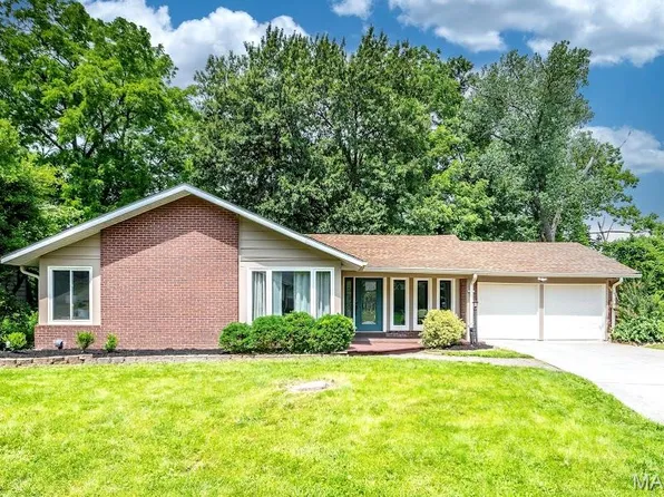 471 Maymont Dr, Ballwin, MO 63011