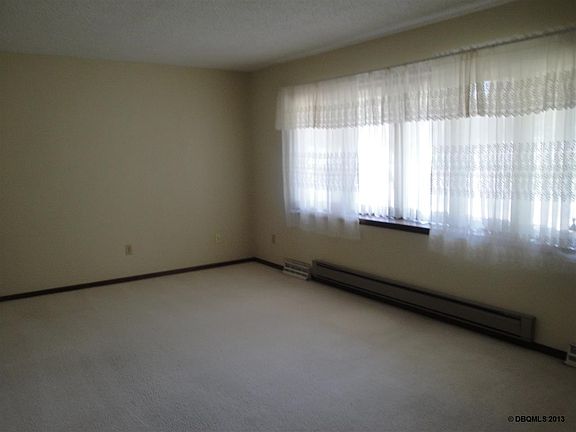 3rd image of 2756 Meadow Wood Dr