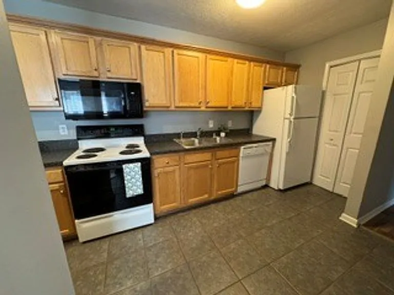 1829 Edenside Ave — Photo 2
