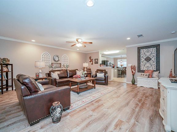 5th image of 1807 Flagstone Dr