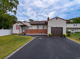 79 Woodrow Pkwy, Babylon, NY 11704