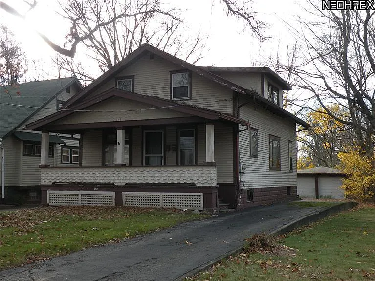 191 Hollywood Ave photo 1