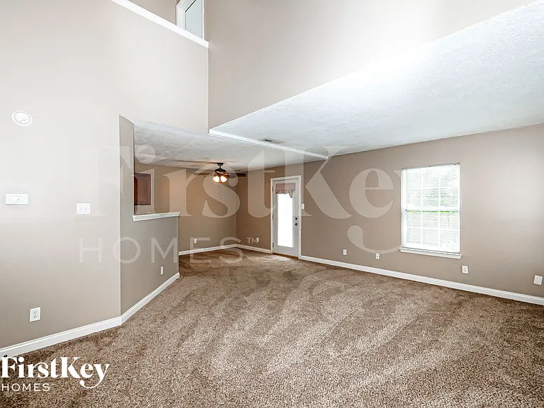10855 Walnut Grv — Photo 3