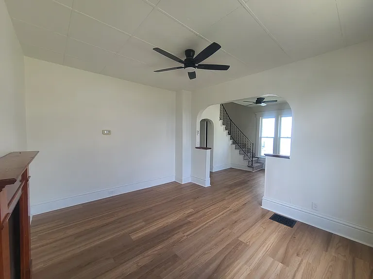 35 E Woodrow Ave — Photo 4
