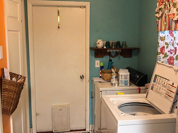 4th image of 3124 W Tyson Ave
