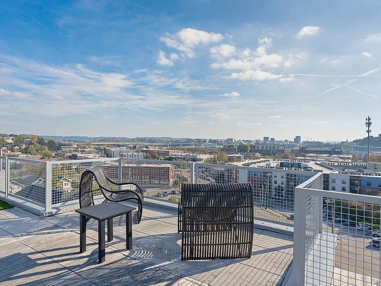 411 Fairpoint St #306 — Photo 33