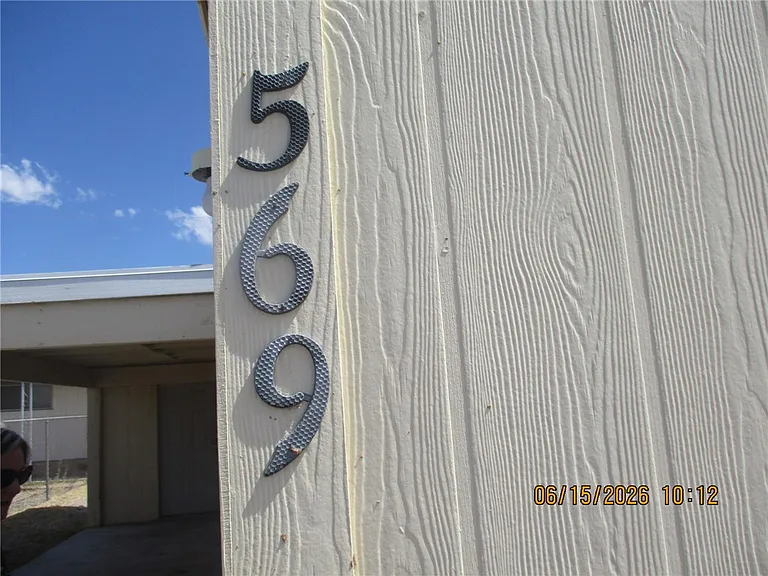 569 Harbor Dr — Photo 1