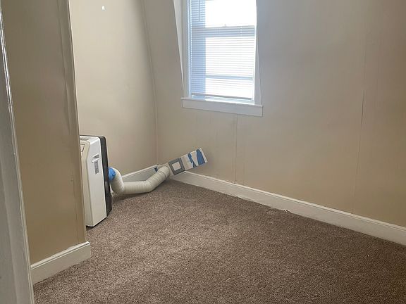 4th image of 224 Juniper St #4